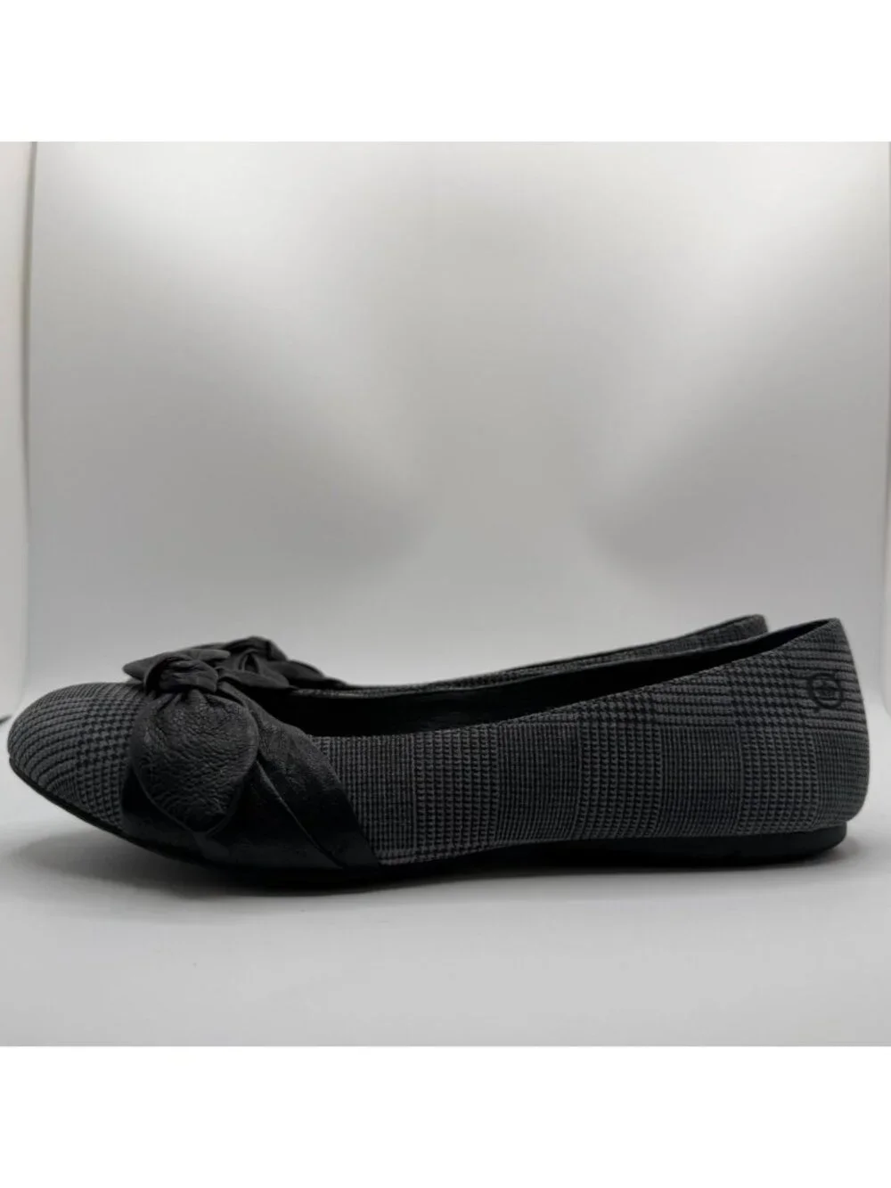 Born Molly Flats Women Size 7.5M Gray Plaid Fabric Round Toe Cushioned Shoes